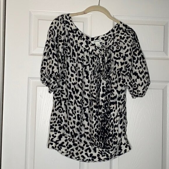 White House Black Market 100 % Silk leopard Blouse Small - Picture 1 of 6